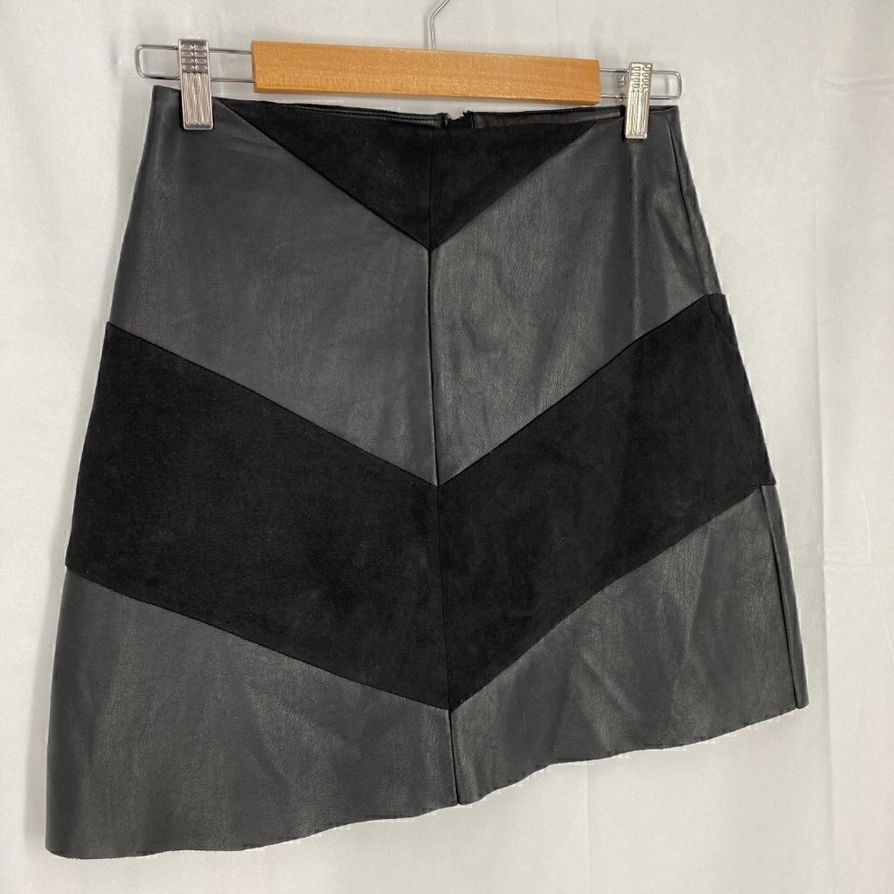 Design Lab Lord and Taylor Faux leather and Suede Mini Black Skirt Size XS - Picture 3 of 8